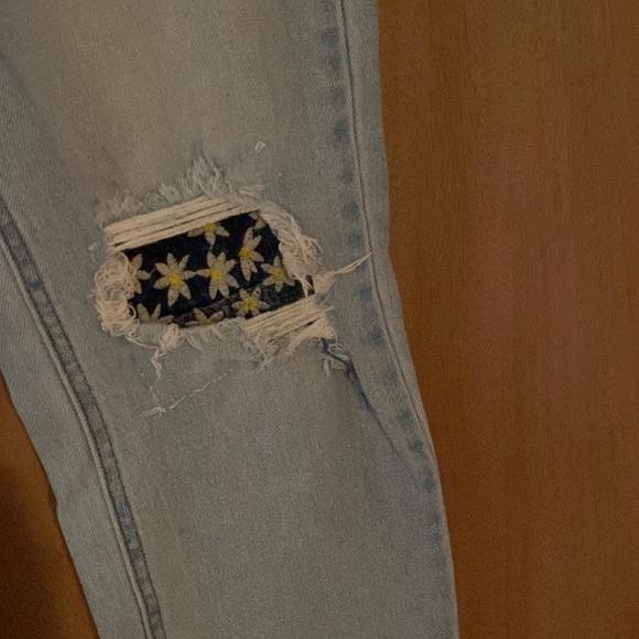 Distressed SONG jeans with patching - Picture 3 of 7